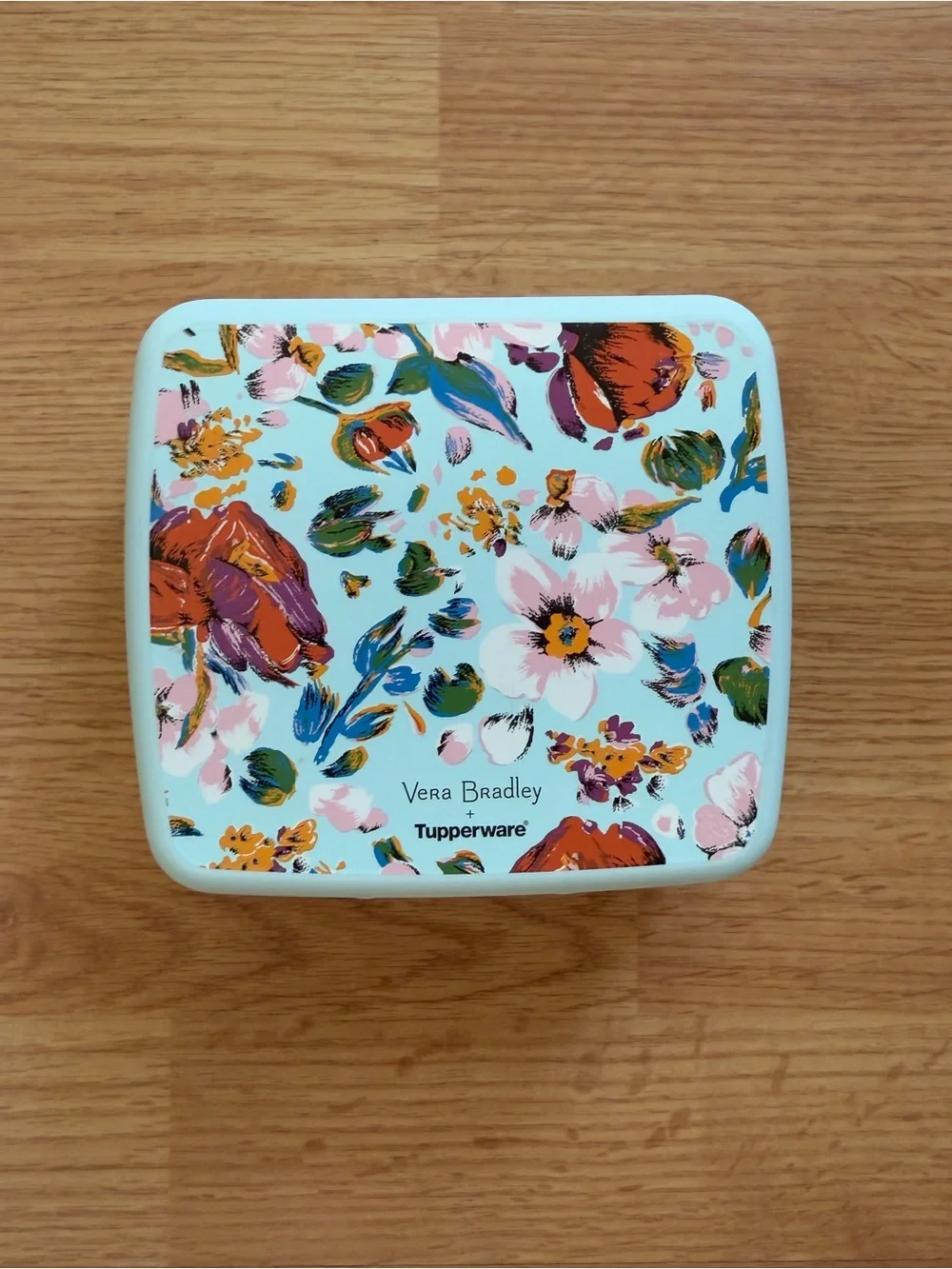Vera Bradley x Tupperware Sandwich Keeper Sea Air Floral Light Blue Box